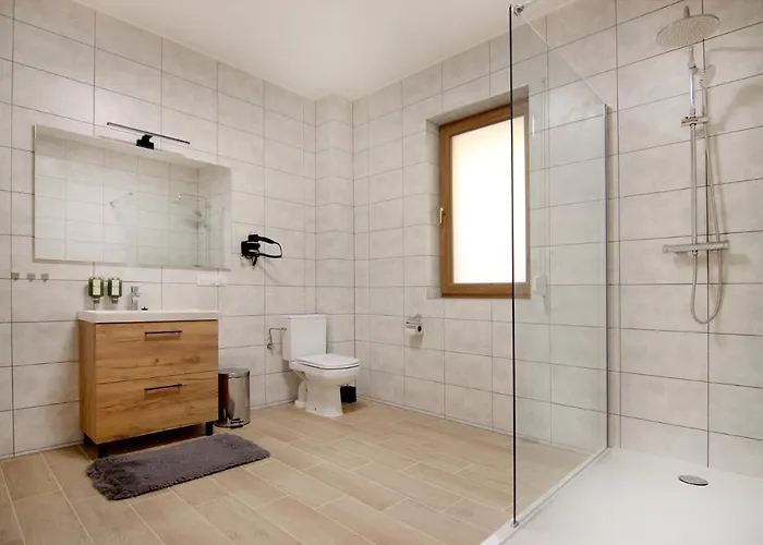 Dom Caloroczny Sudeckie Wzgorze ファームステイ